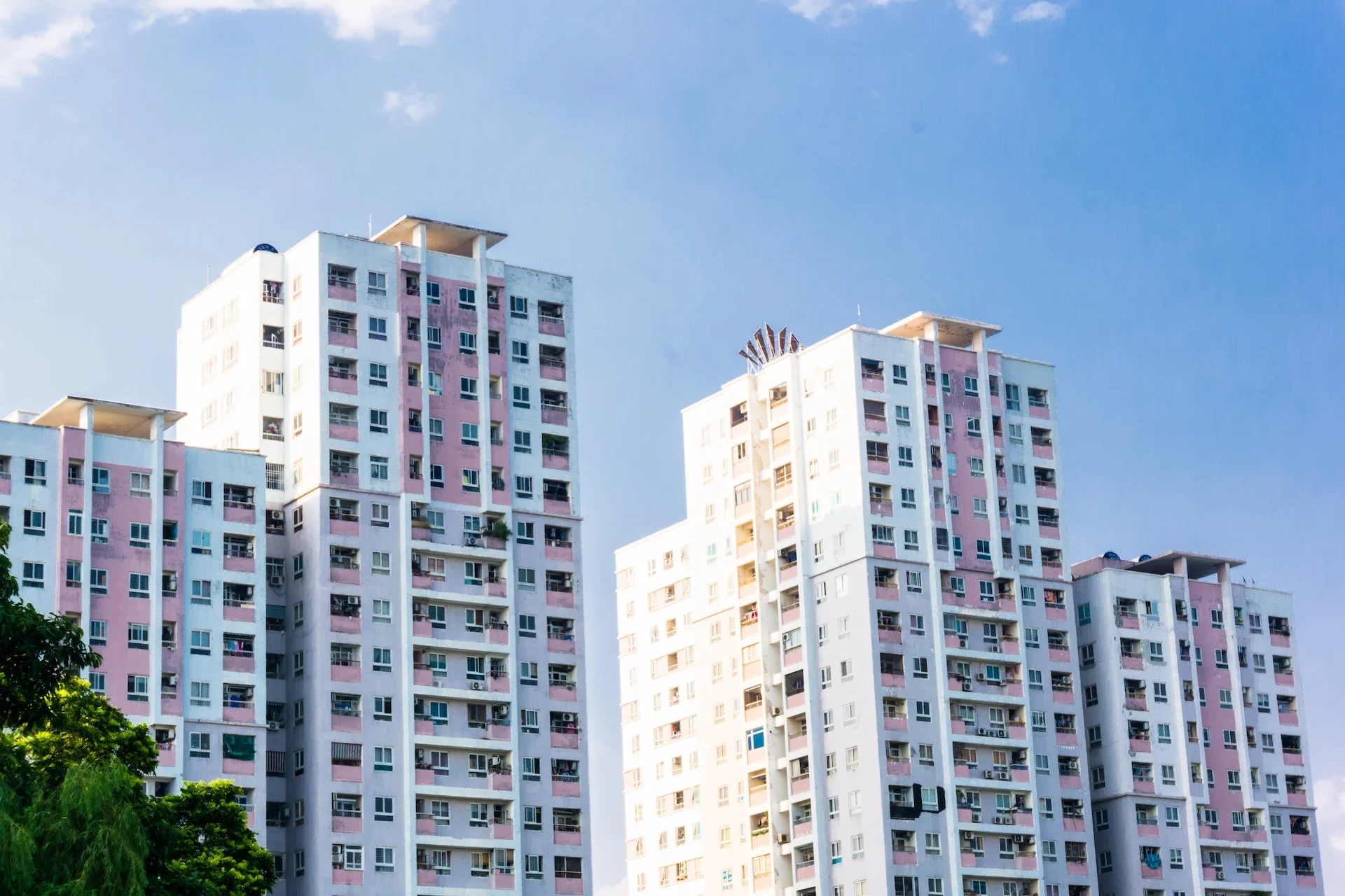 Modern Comforts and Elegance: Discovering the Benefits of 3 BHK Flats in Lucknow