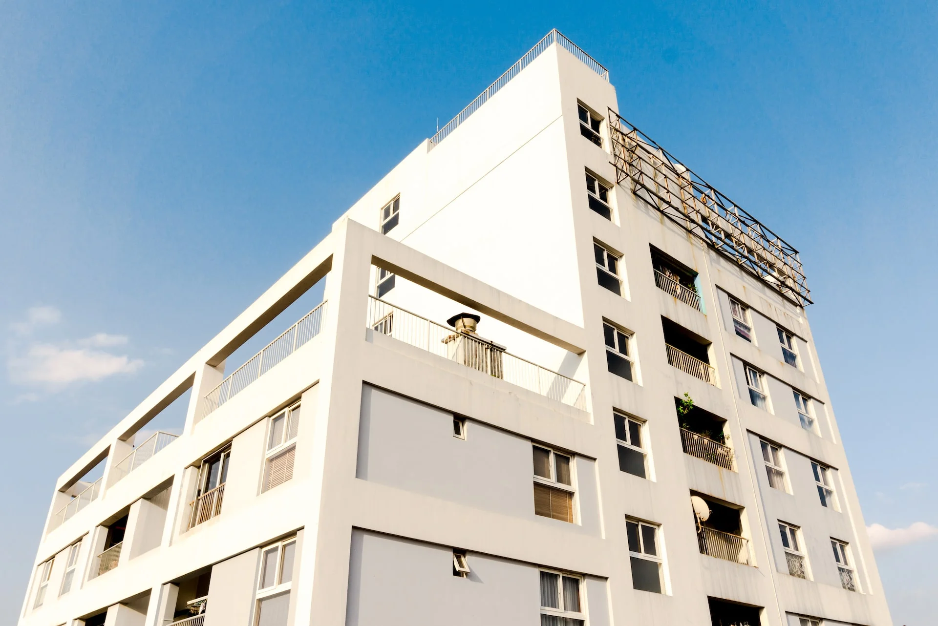 Top Builders in Lucknow : The Must Things You Should Have in Your Neighbourhood While Buying a Flat